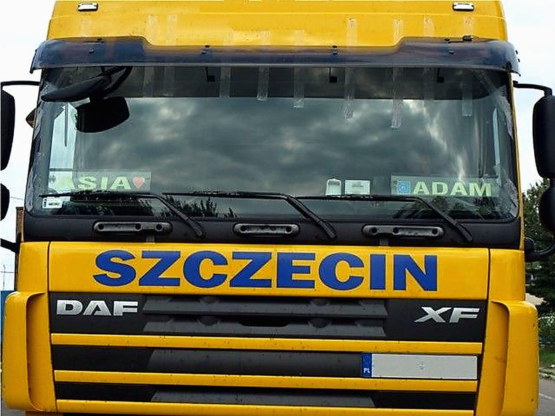 Ciągnik siodłowy DAF XF przygotowany do wymiany szyby czołowej