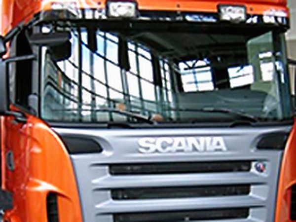 Szyba czołowa w ciągniku siodłowym Scania